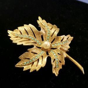 Kramer faux turquoise & pearl brooch